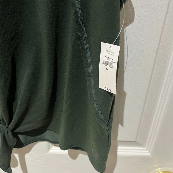 Set of 2 Muscle Tanks (Gap/Old Navy) - Picture 10 of 12